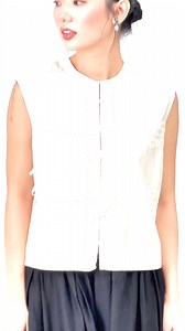 𝐖𝐡𝐞𝐫𝐞 𝐓𝐢𝐦𝐞𝐥𝐞𝐬𝐬 𝐌𝐞𝐞𝐭𝐬 𝐂𝐨𝐧𝐭𝐞𝐦𝐩𝐨𝐫𝐚𝐫𝐲 𝐀́𝐨 𝐍𝐢𝐧𝐚 𝐏𝐞𝐫𝐬𝐢𝐚𝐧 𝐄𝐠𝐠𝐰𝐡𝐢𝐭𝐞 kết hợp cùng 𝐪𝐮𝐚̂̀𝐧 𝐒𝐢𝐥𝐤𝐫𝐨𝐚𝐝 𝐃𝐮𝐧𝐡𝐮𝐚𝐧𝐠 𝐂𝐡𝐚𝐫𝐜𝐨𝐚𝐥 sự giao thoa giữa nét cổ điển và vẻ đẹp hiện đại. Chất liệu vải tơ thêu Nhật nhẹ nhàng, phom dáng thoải mái nhưng chỉn chu, lý tưởng cho những ngày nàng muốn thật tinh tế mà vẫn tự nhiên. Cosette gửi tặng nàng ưu đãi 10% OFF cho các thiết kế được yêu thích tại ONLINE & STORE cơ hội làm mới phong cách và tận hưởng