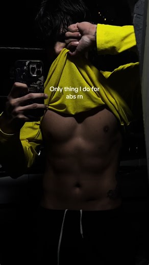 my abs aren’t as defined as before ( appendix scar ) but aye Ill get there again. Also gained a few pounds so 😬 #calisthenics #fyp #abs #fitness