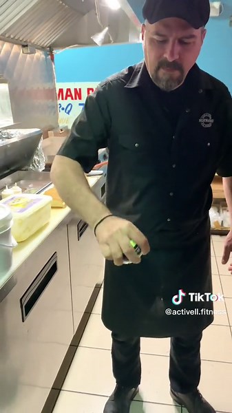 I let my boss try the new Gyro Powerball!! If you want to get one for yourself, LINK ON IG🔥 50% OFF😱🎁 #gym #fyp #tiktokmademebuyit #armpump #gyroball #new