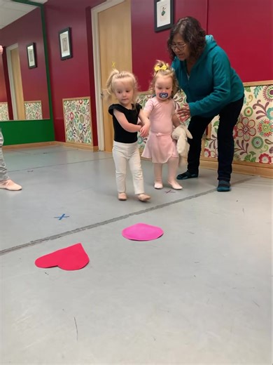 🗓️Parents - The current session of Creative Movers is finishing up this week. Get your spot in session 2 which starts December 1st 🎶😊! For more information check out 👉 🪩 https://perfectpointe.com/springfield/2025-2026-creative-movers/ 🪩https://perfectpointe.com/arlington/2025-2026-creative-movers/ 🪩contact us directly. #perfectpointemusicanddance #arlingtonvadanceclasses #dancevlassesspringfieldva #FamilyFriendlyStudio | Perfect Pointe Dance Studio, Arlington, VA