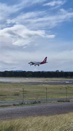 Qantas link a319! landing into Hobart airport #airline #airplane #aviation