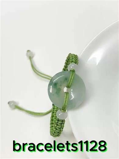 Learn to Create Stylish Bracelets Easily