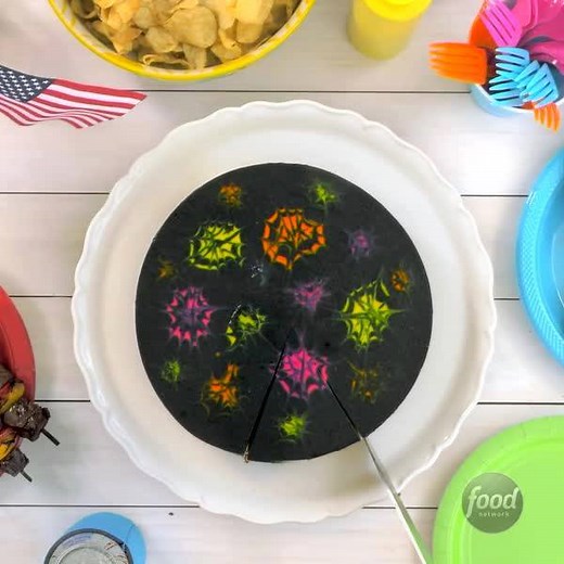 1M views · 2.4K reactions | This cheesecake might overshadow the actual fireworks! 朗 Get the recipe: https://foodtv.com/3NOi4wa | Food Network | Facebook