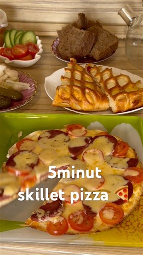 5-Minute Skillet Pizza | No Oven Needed! 🍕🔥
