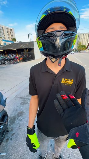 1.2K views · 22 reactions | Yo soy un caballero 藍#royssuarez #elmotorepair #miami #motos | El Moto Repair | Facebook