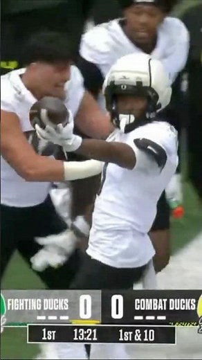 🔥Freshman Phenom Dakorien Moore Makes INSANE Catch at Oregon Spring Game! #1 WR Recruit!