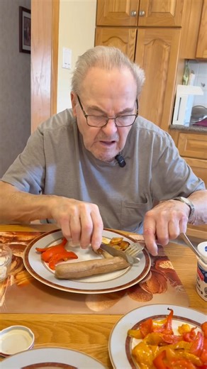 Opa’s Pan Fried Bratwurst Dinner 🇩🇪🔥 | Simple Comfort Food #opacooks #bratwurst #germanfood