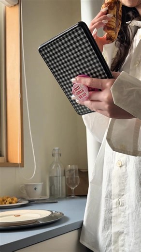 📚 Meet the PopCase Kindle 🧲 Built-in MagSafe strength, grip-ready designs, and cozy comfort for every chapter 📖 | PopSockets