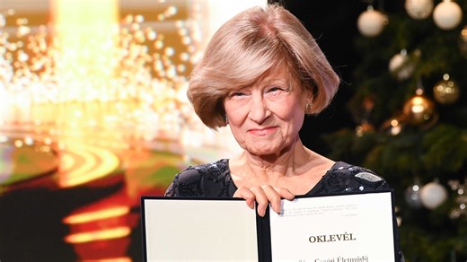 Címlapon mutatta meg magát a 80 éves Kudlik Júlia, friss fotón a legendás tévés