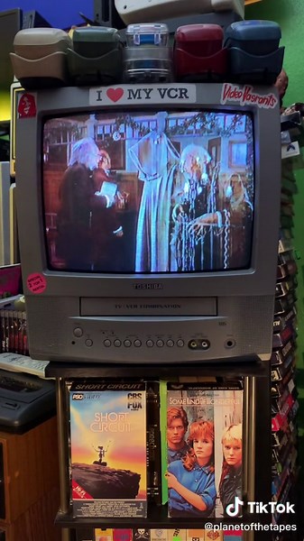 Scrooge y Santa celebran la Navidad con McNuggets