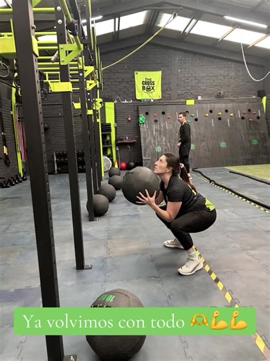 A empezar el año con toda la actitud . Nuevo año a darle #crosstraining #crossfit #fitnessmotivation #fit #hyroxtraining #hyrox #thecrossboxfc
