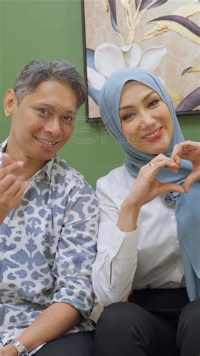 Erra pun tak sabar nak tau apa surprise MR E buat. Korang kena tengok juga okay! Saksikan secara EKSKLUSIF LIVE STREAM Majlis Resepsi Ezwan Zain & Erra Fazira. Sabtu 27 December 2025 jam 7:30 pm di Youtube KasiOnz.