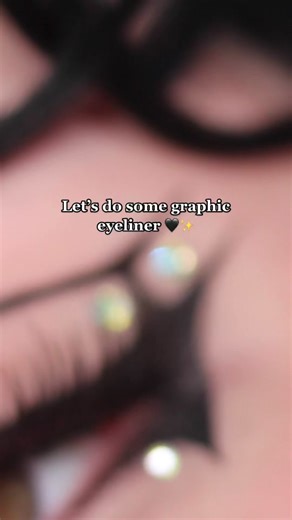 Step-by-Step Graphic Eyeliner Tutorial