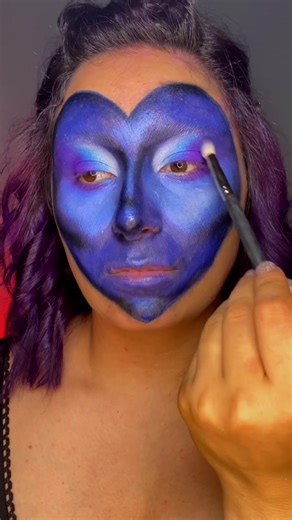 Creative Eye Makeup Tutorial with Blue Eyeshadow