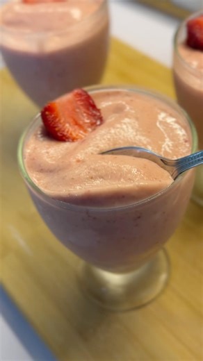 Super healthy frozen smoothie ( ice cream texture)