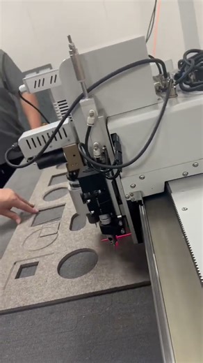 CNC oscillating knife cutting machine