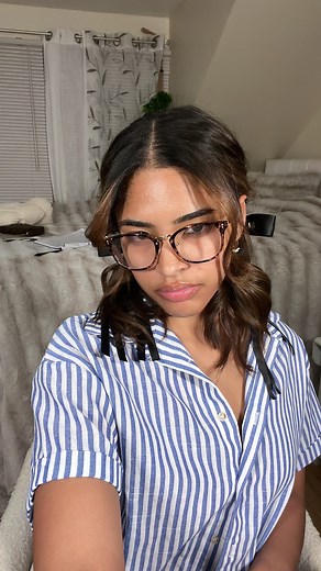 Ashtin Sanchez on Instagram: "happened my first day after straightening it actually😅 products shown: @curlsmith_official Shake n Shine Refresh Spray @theouai Hair Oil @rezohaircare Curl Manifest Gel & Hair Serum - - @skims cotton jersey t shirt in mineral @garageclothing UltraFleece Mega Wide Leg Sweatpants in urban chic green - - #explore #explorepage #curls #silkpress #viral #relatable"