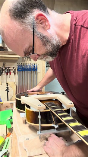 The sound of 70-year-old glue giving up (Gretsch archtop neck reset)