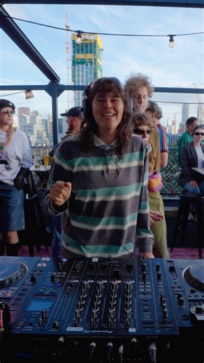 Zena-Rae from the aantafel collective with a groovy remix to keep you warm during the cold days 🧊