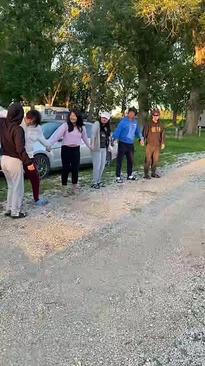 Hula hoop game #hulahoopgame #familygames #familygatherings #familygamesidea #mariacedora🌸 #camping2022