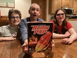 New Bomb Pop Extremes Fire Cherry! Hot and Spicy Popsicle, from Spice to Nice! 🔥