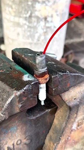 mechanic tricks to clean dead spark plugs #tutorial #reels #automobile