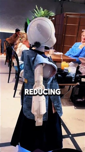 This Robot Waiter Is Changing Restaurants 🤖🍜