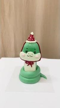 Today, make a cream frosting snake cake #cake training #making process