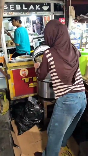 Vonny cewe yang kuat dan mandirii #zaynchanel #streetfood #visitkuliner #foodie #vonny #kebuli