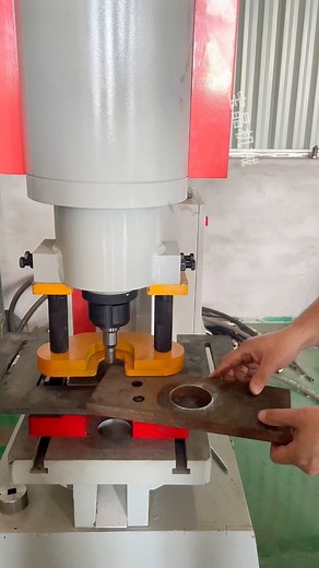 1.3K reactions · 45 shares | Hydraulic punching machine, punching thickness of 20mm.#ironwork | Haha Liu | Facebook