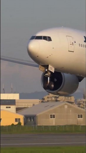 伊丹32L JAL 777-300ER アプローチからタッチダウン #Shorts