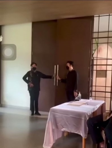 Magic Trick Revealed: Tablecloth and Bottle Illusion