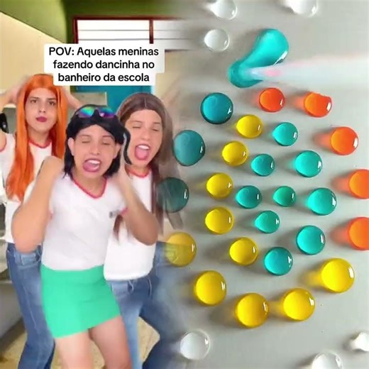 HAHA as meninas que fazem dancinha no banheiro da escola 🤣 É ASSIM NE #comedy #escola #dc