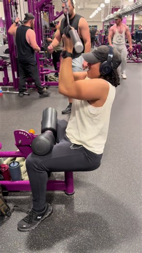 Back & biceps tonight. 🥴 Halfway through I questioned my life choices, but I survived. 😂💪🏽 If you see me struggling to lift my arms tomorrow, just know it was earned. #gymlife #noexcuses #gymtherapy #back #biceps