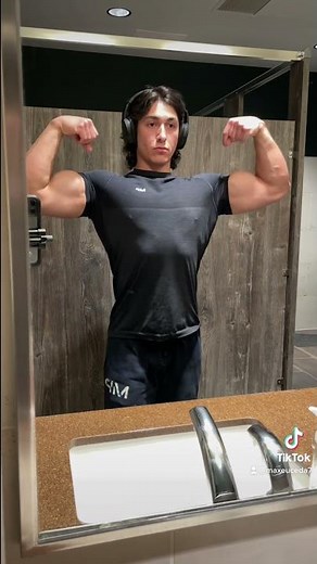 How to do the Front Double Bicep Pose