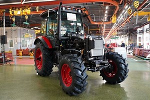 МТЗ запустил серийное производство нового трактора BELARUS