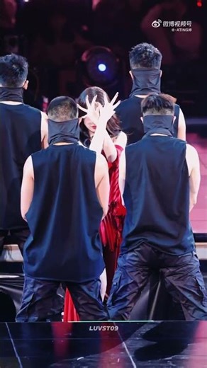 【ENG】The9演唱会|虞书欣| 《gwalla》solo开始|全场被红海点亮|Esther Yu 's solo dance "gwalla" appears