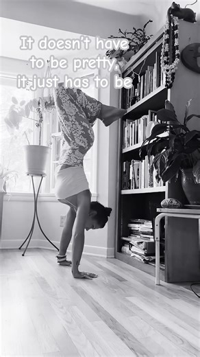 It’s not all black and white. #boho #hippie #yoga #mami #yogi #handstand #yogapractice #asana #vibes