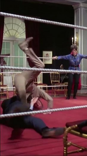 CHAPEAU MELON ET BOTTES DE CUIR - Combat sur le ring - STEED et TARA KING / Linda THORSON