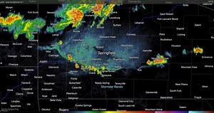 Here's a radar loop up until 6:23pm. You can easily see the OB and the other batch of showers and thunderstorms to the North of Springfield. | Stormdar Weather