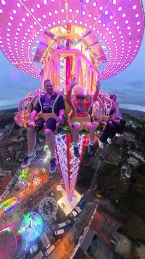 Would you ride this???!!! This is Matthews Skyfall and it's on its way to Nottingham Goose Fair! #skyfall #droptower #freefall #funfair #fairground #carnival #kermis #kirmes #show #fair #nottinghamfair #goosefair #nottinghamgoosefair #fblifestyle | PT Vlogs UK