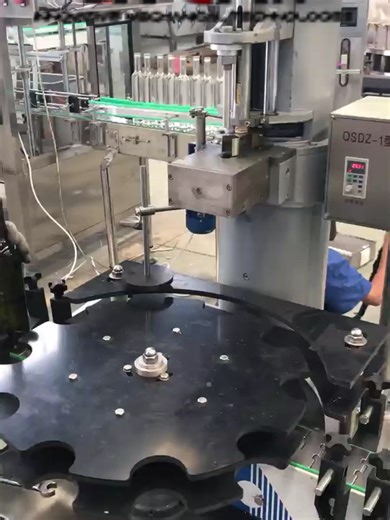 🧪⚙️ How it Works | Automatic Stopper Insertion Machine: Making Sealing More Precise and Efficient In the production of bottled products, the stability and airtightness of the stopper insertion process directly impact product quality. This Automatic Stopper Insertion Machine is specifically designed for a wide range of bottled products, enabling the automated feeding, precise positioning, and rapid insertion of stoppers—thereby significantly boosting production efficiency and consistency. 🔄 Wor