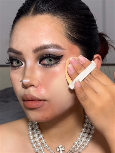 A little water won't stop this glam 💅💧 ID:446670958 #makeup #waterproofmakeup #settingpowder #SHEGLASettingPowder #SHEGLAM #SHEGLAMSPFpowder