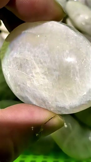 MOONSTONE MONDAY: THE ULTIMATE CRYSTAL FOR NEW BEGINNINGS, INTUITION AND RADIANT FLOW