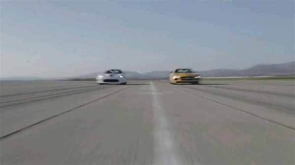 外媒测评道奇Viper对比奔驰SLS