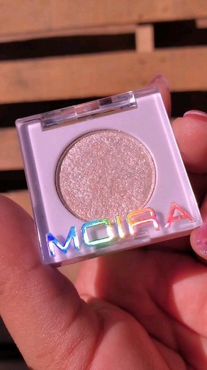Si buscas llamar la atención, ¡Moira Chroma Light Shadow es la elección perfecta! 🤩 Sombras individuales de acabado metálico 🪩, con fórmula cremosa y suave se mezclan perfectamente para una apariencia radiante y versátil que dura todo el día ✨. Disponibles en sucursal Matriz, Juárez, Cirios, Navarrete, Colosio y Portillo 📍 #DonJuanMx #Moira #EyeShadow #ChromaLight | Don Juan Beauty Supply