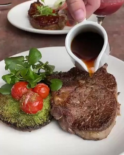 603K views · 6.5K reactions | The most amazing dry aged rib eye steak at Bread Street Kitchen .... delicious !! | Gordon Ramsay | Facebook