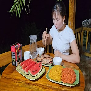 354K views · 10K reactions | To color sticky rice red, use melaleuca, and to make it yellow, use turmeric. Cook dinner, weed, and feed the farm animals. | Natacha Letícia | Facebook