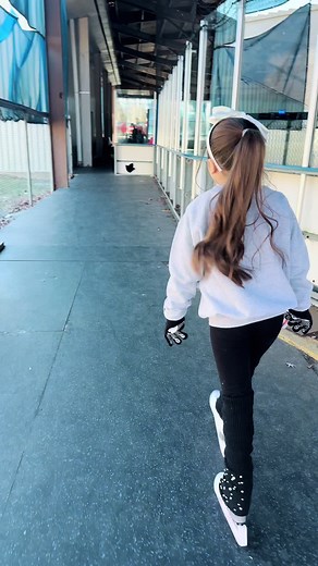 #iceskating #figureskating #iceskatingtiktok #jacksonultima #nevergiveup #beginnerfigureskater #outdooriceskating #figureskatingpractice #fyp #fypシ゚viral #letsgo