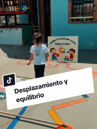 🌟 ¿Sabías que un circuito de desplazamiento y equilibrio tiene muchos beneficios para los niños? 👣 💪 Mejora la coordinación motriz 🦶 🚶‍♂️ Favorece el control corporal y la orientación ✨ ¡El movimiento también es aprendizaje! #ecuador #juegolibre #ibarra #infanciafeliz #desarrolloinfantil #educacionconamoryrespeto